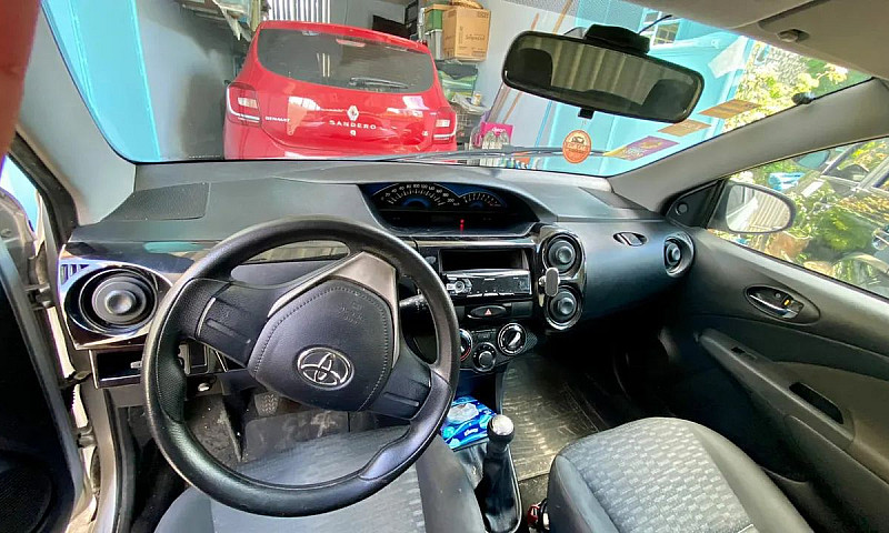 Toyota Etios X 1.3 F...