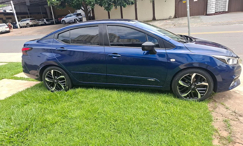 Nissan Versa Sense 1...