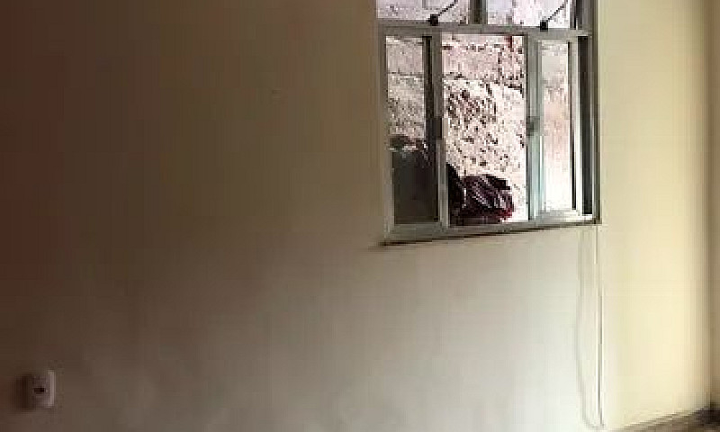Aluga-Se Casa...