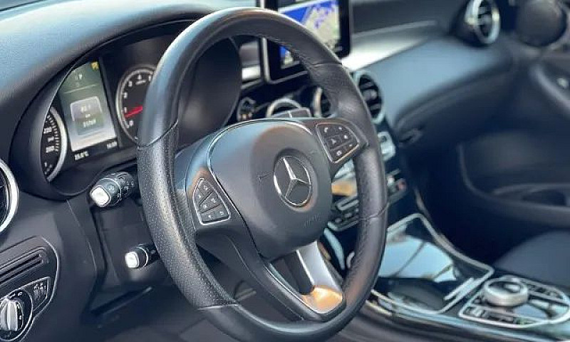 Mercedes-Benz Glc250...