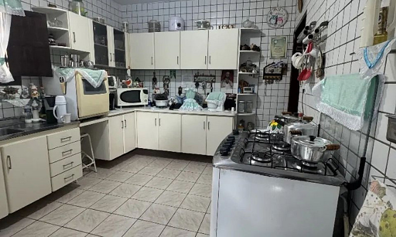 Casa No Joaquim Leão...