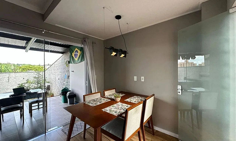Casa Com 2 Dormitóri...