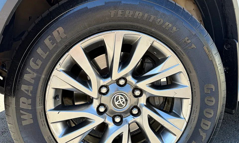 Toyota Hilux Sw4 Srx...