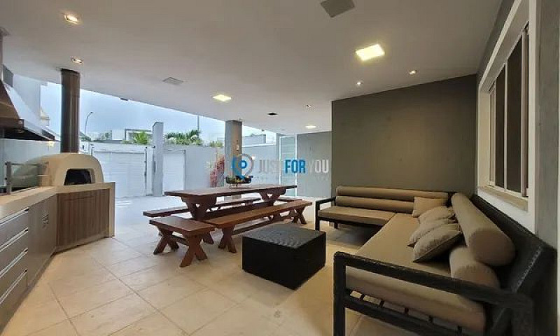 Casa Com 5 Dormitóri...
