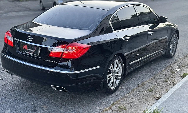Hyundai Genesis 2012...