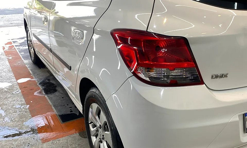 Chevrolet Onix Hatch...