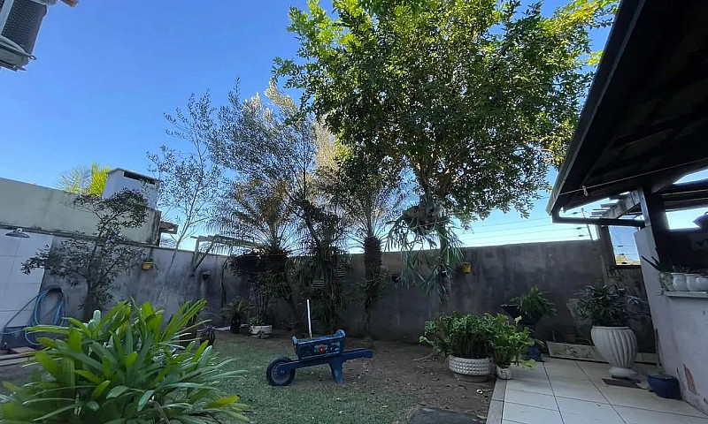 Linda Casa Em Colina...