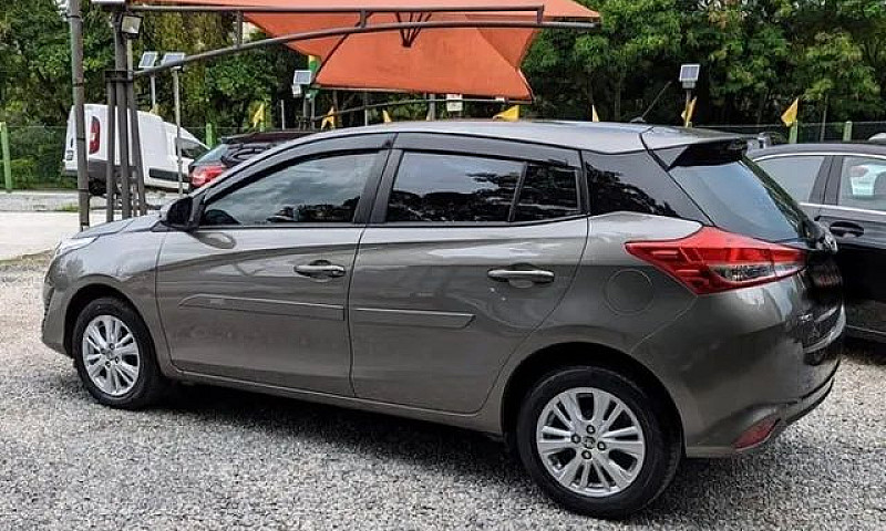 Toyota Yaris Xl Plus...
