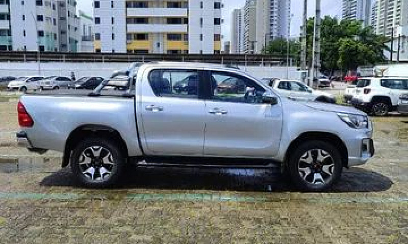 Toyota Hilux 2.8 Srx...