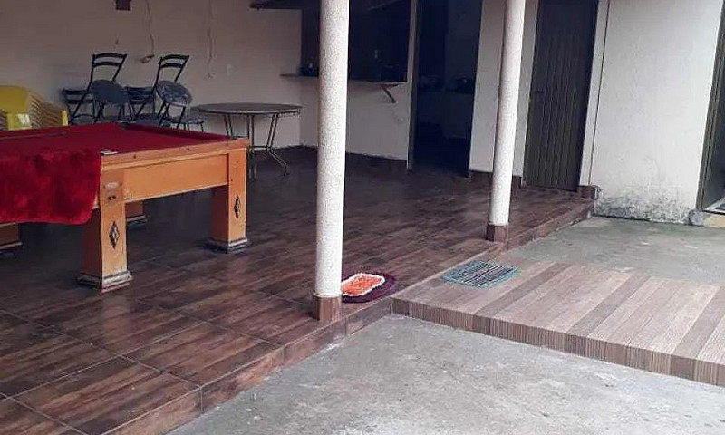 Sobrado Com Área De ...