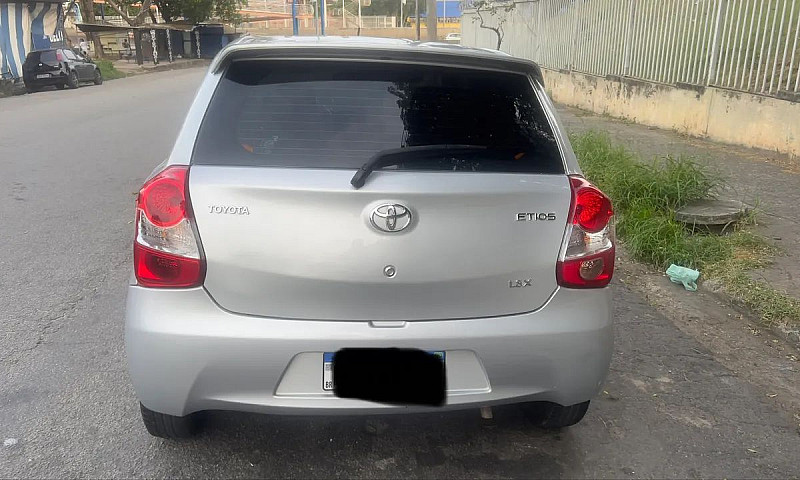 Toyota Etios X 1.3 F...