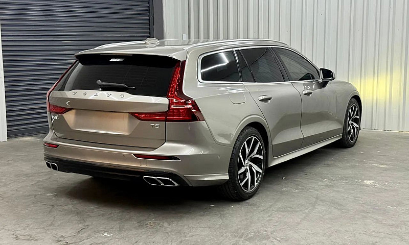Volvo V60 T-5 Moment...