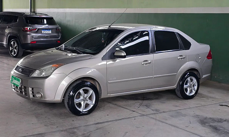 Ford Fiesta Sed. 1.6...