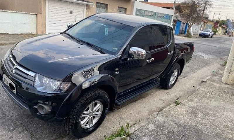 L200 Triton 2015 Com...