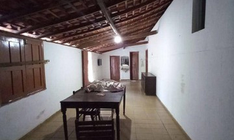 Casa Com 4 Dormitóri...