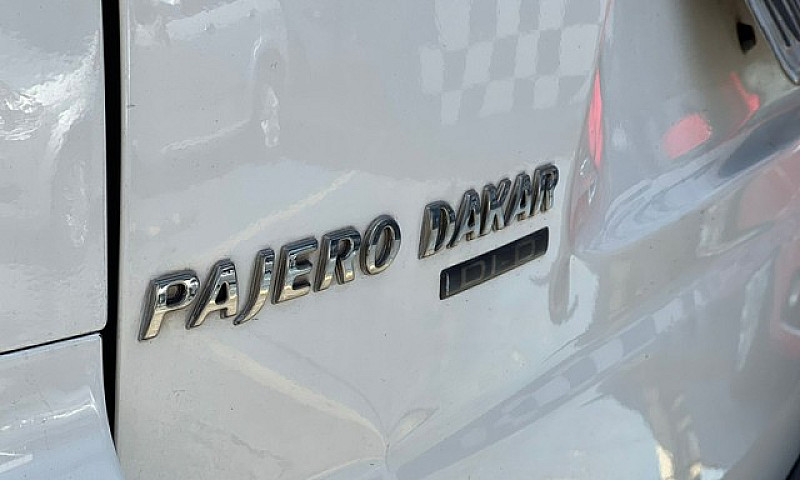 Pajero Dakar 2012 ...