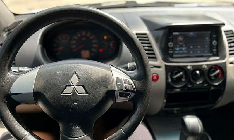 Pajero Dakar 2012 ...