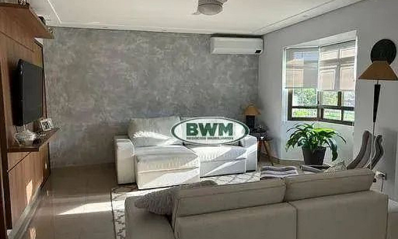 Casa Com 3 Dormitóri...