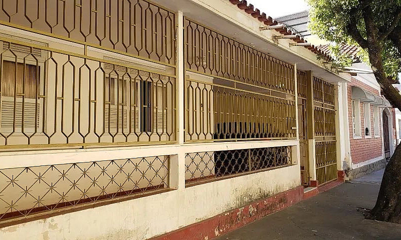 Vende-Se Casa Com Ci...
