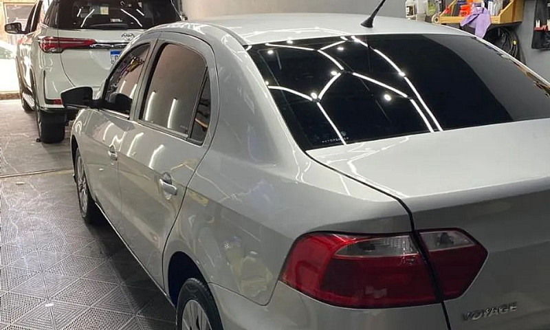 Volkswagen Voyage 1....