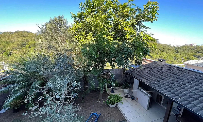 Linda Casa Em Colina...