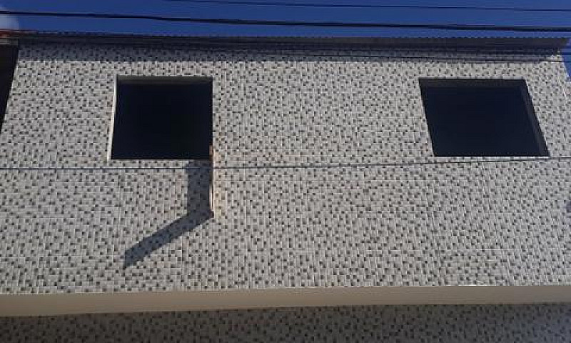 Vende-Se Uma Casa Lo...