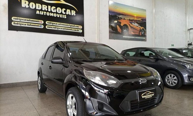 Ford Fiesta Sedan 1....