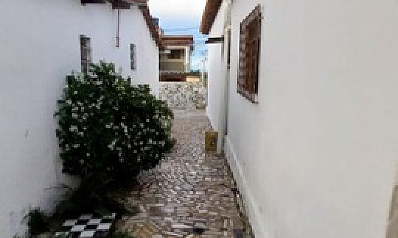Aluga Se Uma Casa...