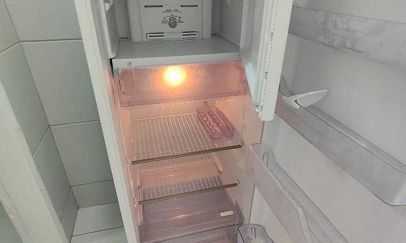 Kitnet A 100 Metros ...