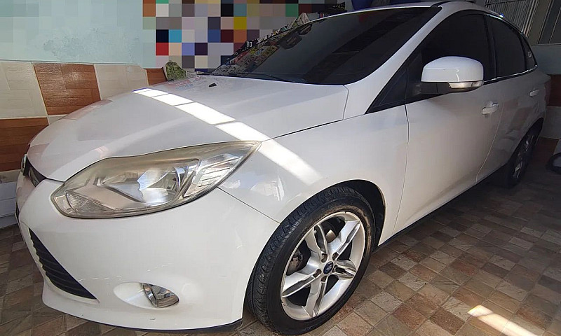 Ford Focus Sedan 2.0...