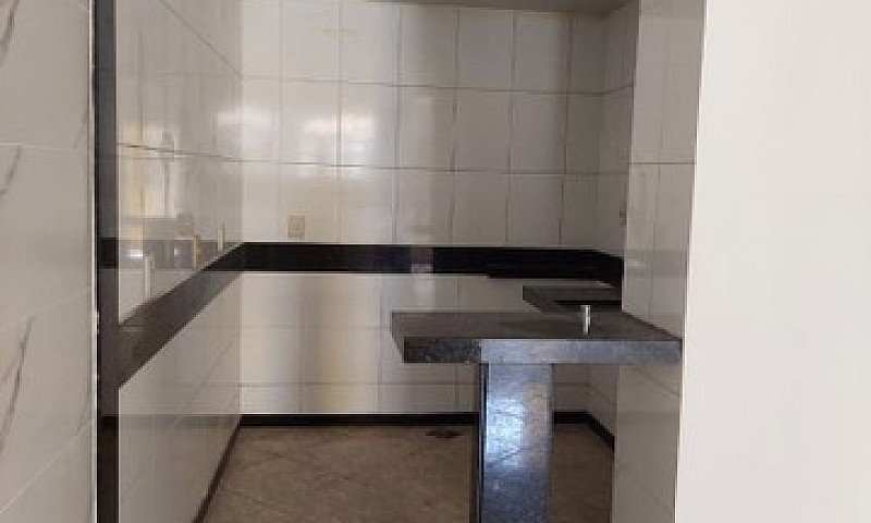 Alugo Casa Em Cobilâ...