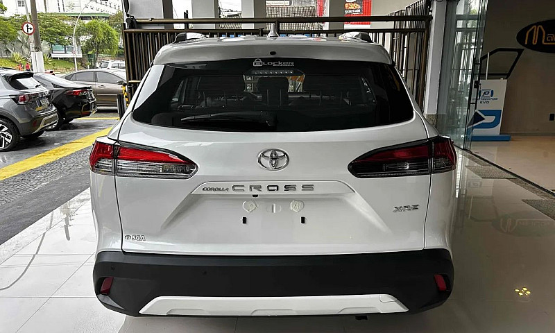 Toyota Corolla Cross...