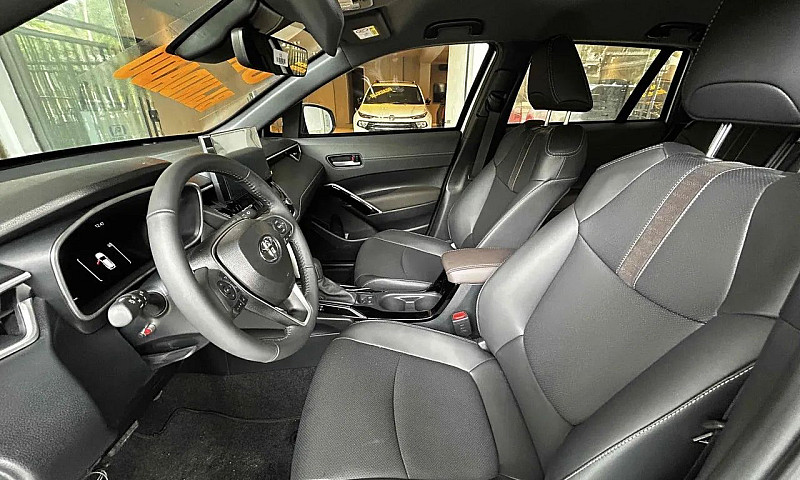 Toyota Corolla Cross...