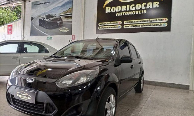 Ford Fiesta Sedan 1....