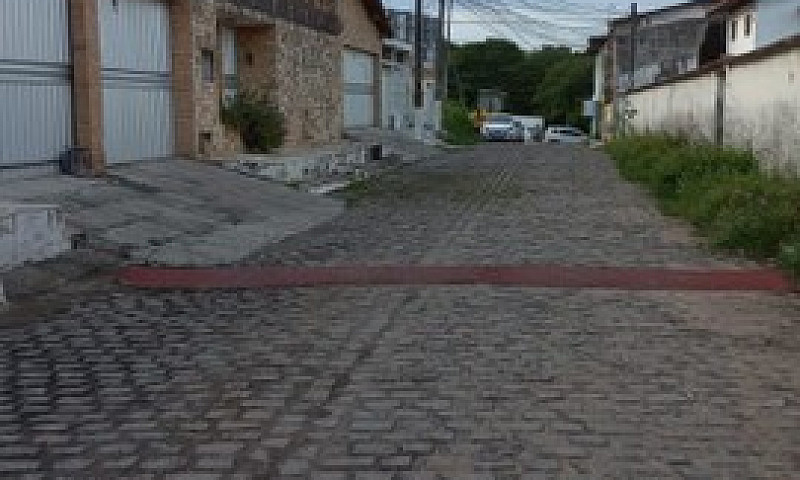 Aluga Se Uma Casa...