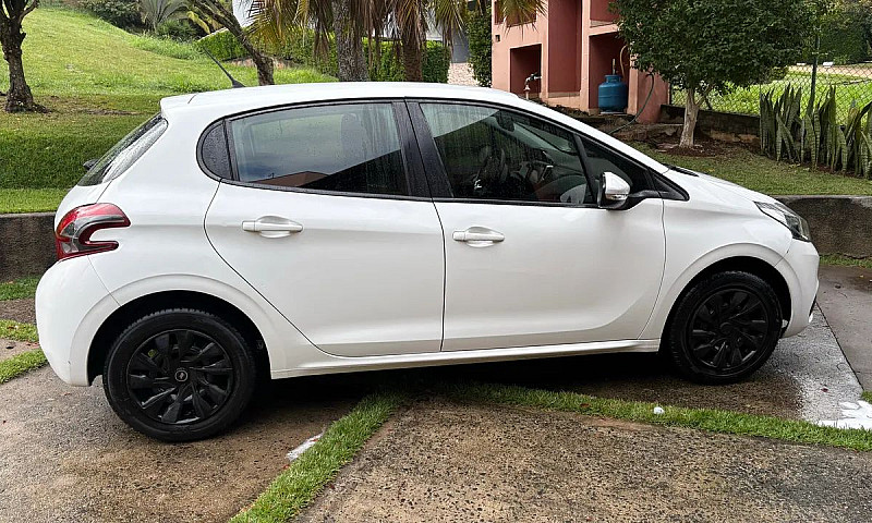 Peugeot 208 Active 1...