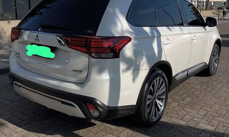 Mitsubishi Outlander...