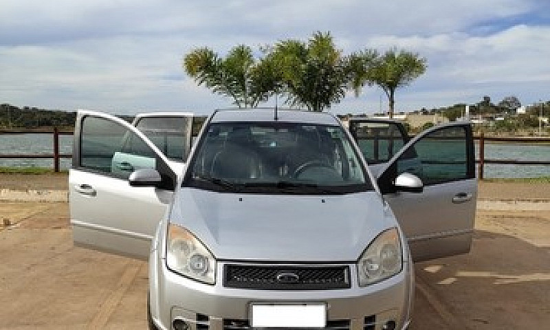 Vendo: Ford Fiesta S...