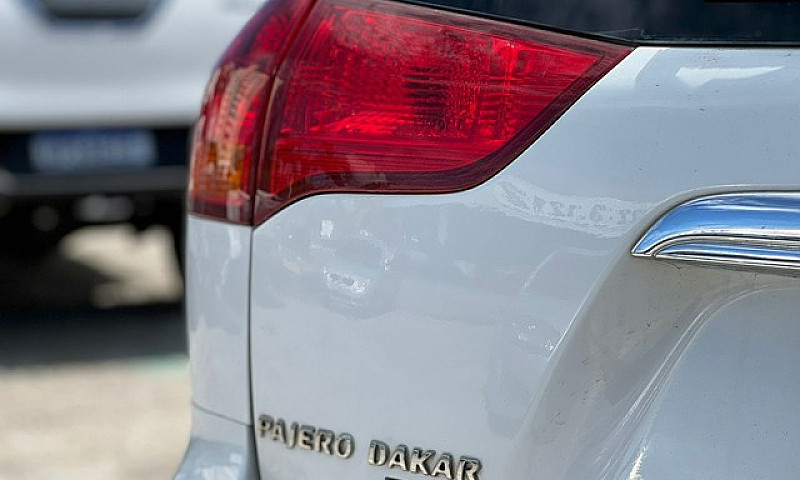 Pajero Dakar 2012 ...