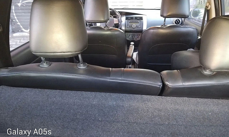 Nissan Livina Sl 1.6...