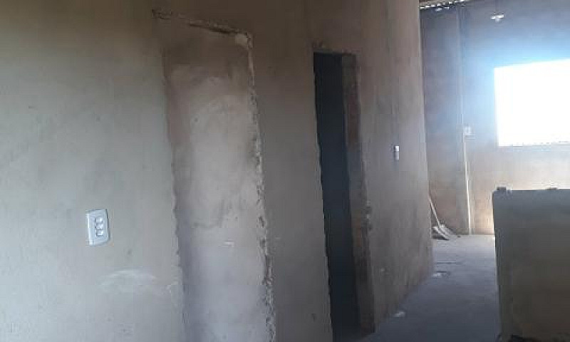 Vende-Se Uma Casa Lo...
