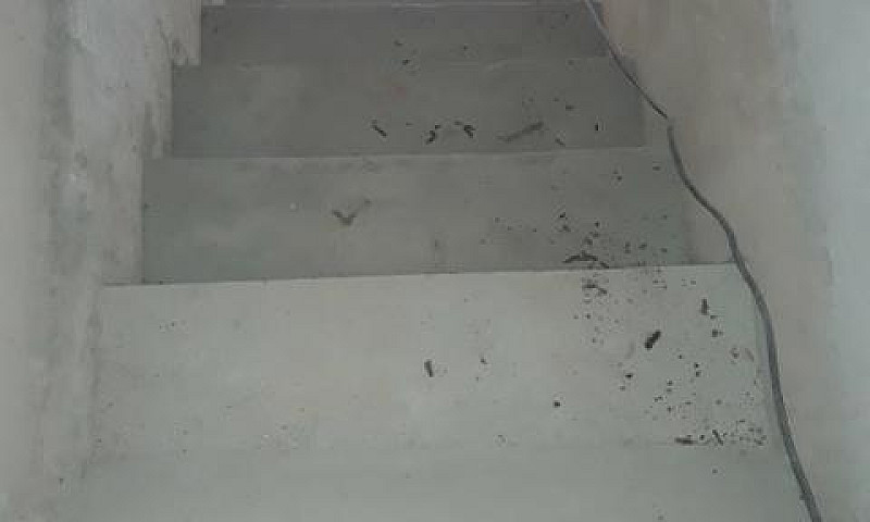 Vende-Se Uma Casa Lo...