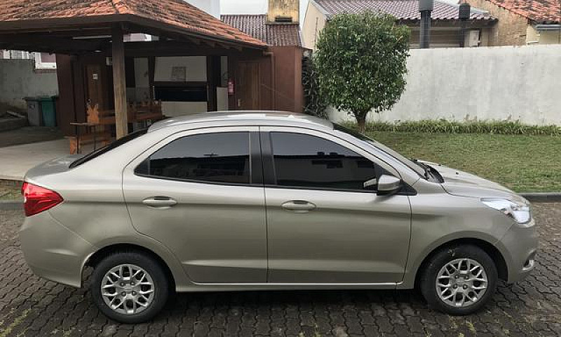 Vendo Ka+ Sedan...