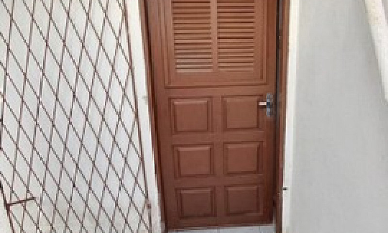 Aluga Se Uma Casa...