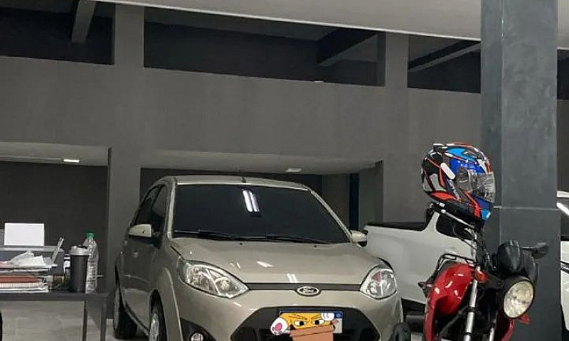 Fiesta Sedan 1.6 Com...