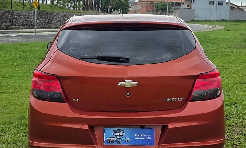 Chevrolet Onix Hatch...