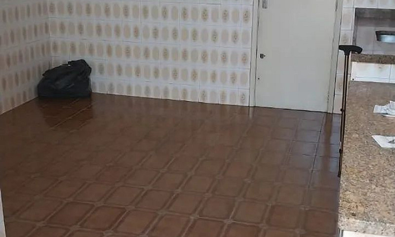 Alugo Um Apartamento...