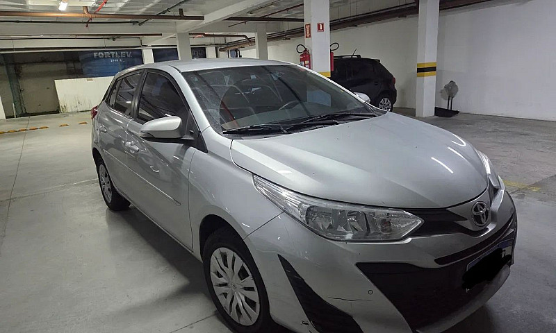Toyota Yaris Live 1....