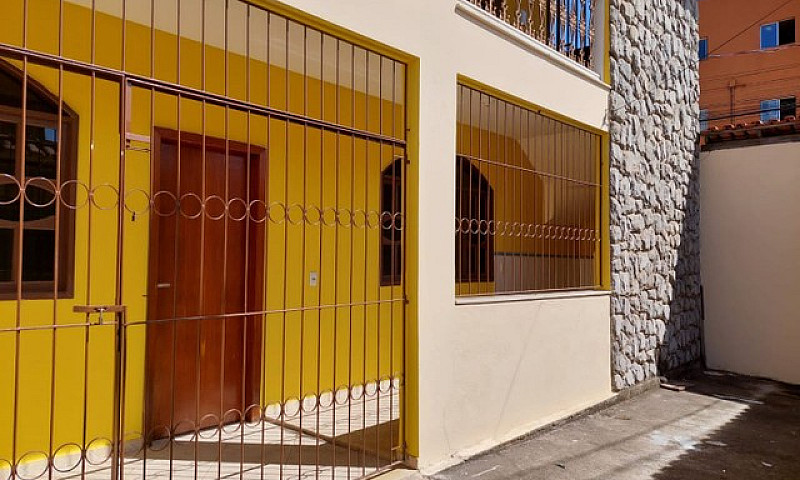 Alugo Casa Em Cobilâ...