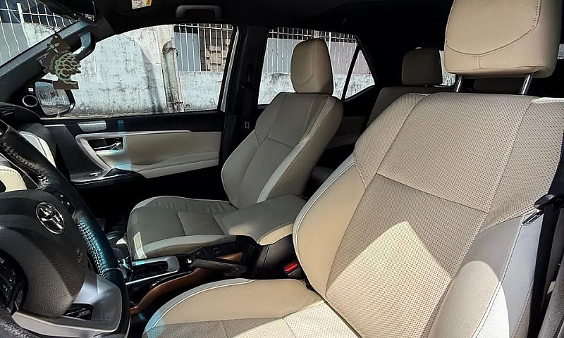 Toyota Hilux Sw4 Srx...
